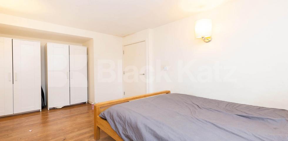 			Balcony Property, 1 Bedroom, 1 bath, 1 reception Apartment			 Stepney Way, Whitechapel/Stepney Green